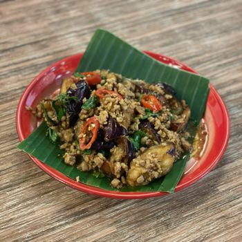EV205 Thai-Style Basil Eggplant w/Minced pork (Makheua Yao Pad Tao Jiao)